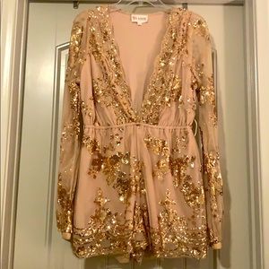 Beautiful Fully lined peach Sequins Romper🍑!